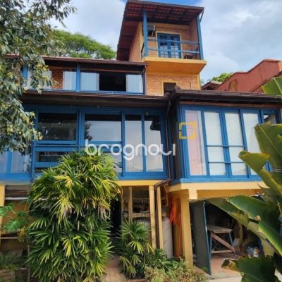 Casa com 180m², 5 quartos (sendo 1 suíte), 2 garagens, no bairro Ribeirão da Ilha em Florianópolis