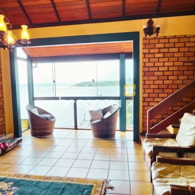 Casa com 180m², 5 quartos (sendo 1 suíte), 2 garagens, no bairro Ribeirão da Ilha em Florianópolis