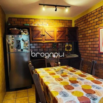 Casa com 180m², 5 quartos (sendo 1 suíte), 2 garagens, no bairro Ribeirão da Ilha em Florianópolis