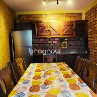 Casa com 180m², 5 quartos (sendo 1 suíte), 2 garagens, no bairro Ribeirão da Ilha em Florianópolis