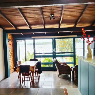 Casa com 180m², 5 quartos (sendo 1 suíte), 2 garagens, no bairro Ribeirão da Ilha em Florianópolis