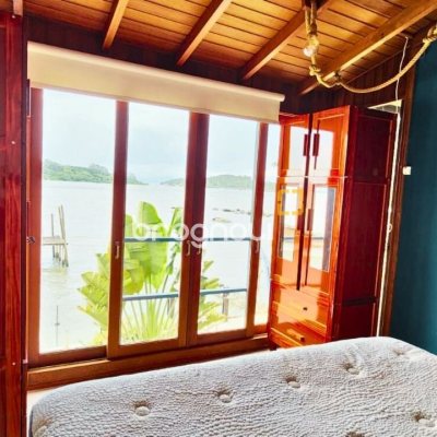 Casa com 180m², 5 quartos (sendo 1 suíte), 2 garagens, no bairro Ribeirão da Ilha em Florianópolis