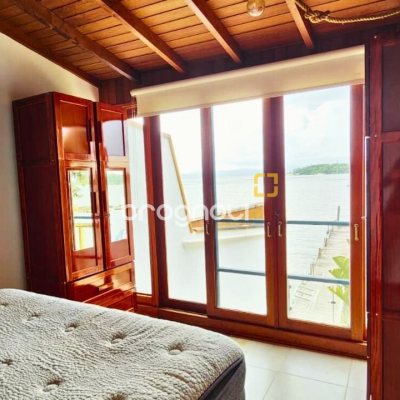 Casa com 180m², 5 quartos (sendo 1 suíte), 2 garagens, no bairro Ribeirão da Ilha em Florianópolis