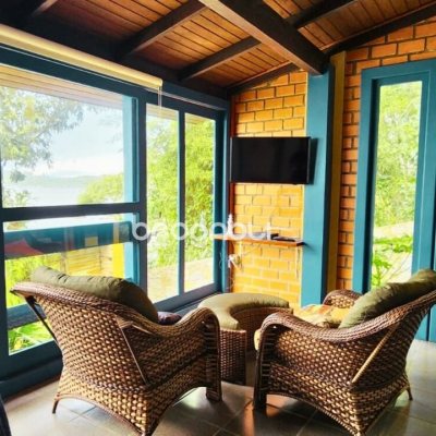 Casa com 180m², 5 quartos (sendo 1 suíte), 2 garagens, no bairro Ribeirão da Ilha em Florianópolis