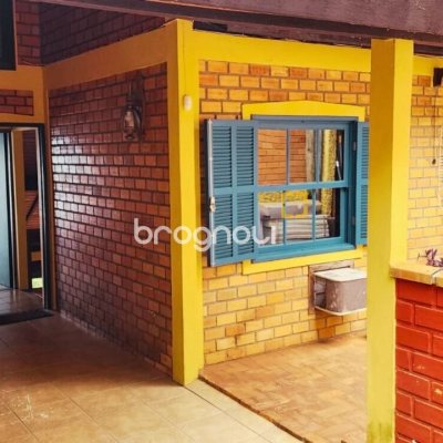 Casa com 180m², 5 quartos (sendo 1 suíte), 2 garagens, no bairro Ribeirão da Ilha em Florianópolis