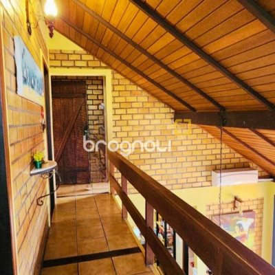 Casa com 180m², 5 quartos (sendo 1 suíte), 2 garagens, no bairro Ribeirão da Ilha em Florianópolis