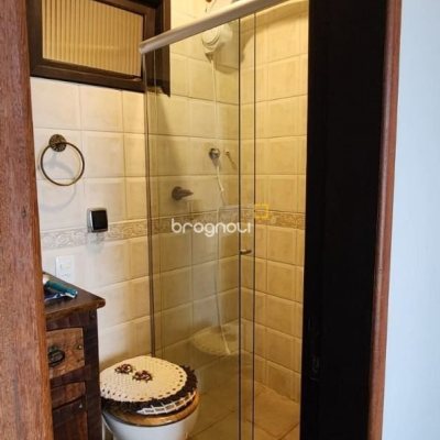 Casa com 180m², 5 quartos (sendo 1 suíte), 2 garagens, no bairro Ribeirão da Ilha em Florianópolis
