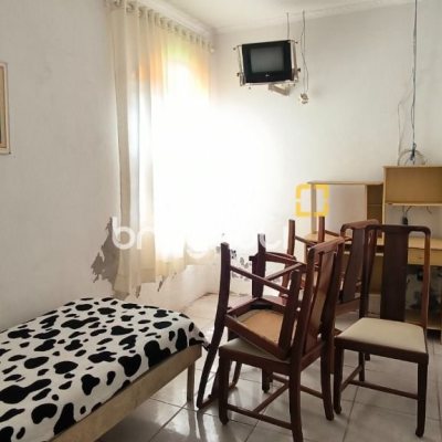 Casa com 271m², 5 quartos (sendo 1 suíte), 5 garagens, no bairro Balneário em Florianópolis