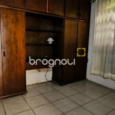 Casa com 271m², 5 quartos (sendo 1 suíte), 5 garagens, no bairro Balneário em Florianópolis
