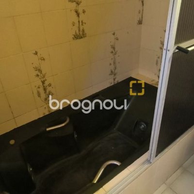 Casa com 271m², 5 quartos (sendo 1 suíte), 5 garagens, no bairro Balneário em Florianópolis