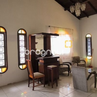 Casa com 271m², 5 quartos (sendo 1 suíte), 5 garagens, no bairro Balneário em Florianópolis