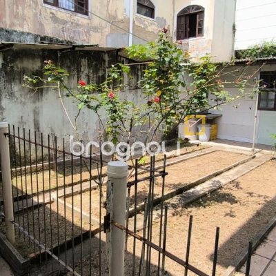 Casa com 271m², 5 quartos (sendo 1 suíte), 5 garagens, no bairro Balneário em Florianópolis