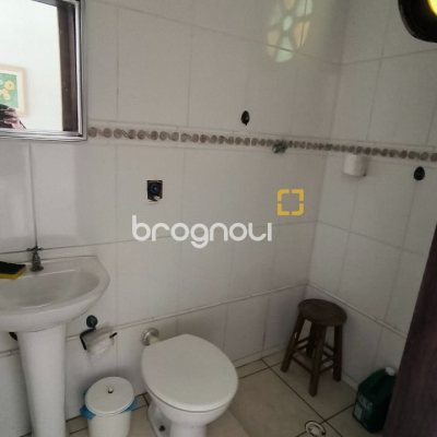 Casa com 271m², 5 quartos (sendo 1 suíte), 5 garagens, no bairro Balneário em Florianópolis