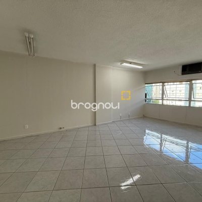 Sala com 40m², no bairro Centro em Florianópolis
