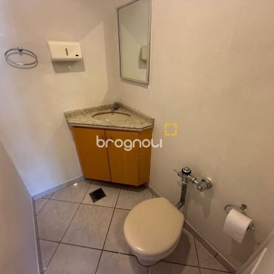 Sala com 40m², no bairro Centro em Florianópolis