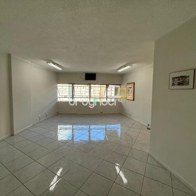Sala com 40m², no bairro Centro em Florianópolis