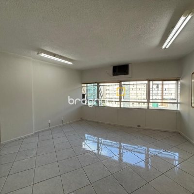 Sala com 40m², no bairro Centro em Florianópolis
