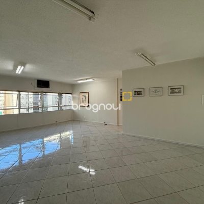 Sala com 40m², no bairro Centro em Florianópolis