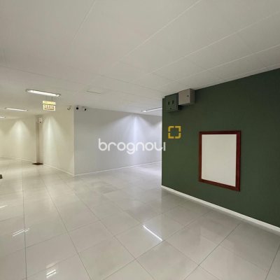 Sala com 40m², no bairro Centro em Florianópolis