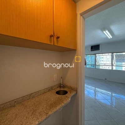 Sala com 40m², no bairro Centro em Florianópolis