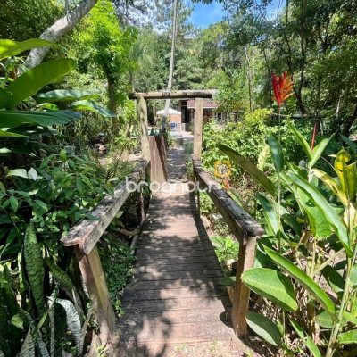 Casa com 80m², 3 quartos, 4 garagens, no bairro Campeche em Florianópolis