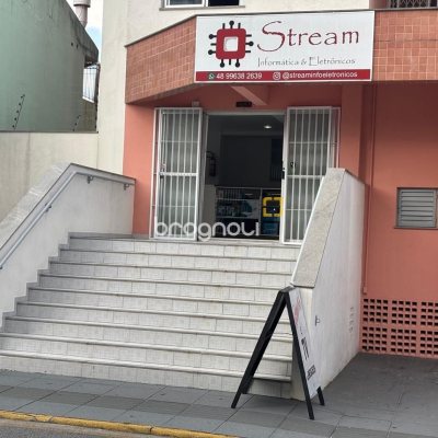 Loja com 39m², no bairro Barreiros em São José