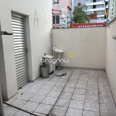 Loja com 39m², no bairro Barreiros em São José