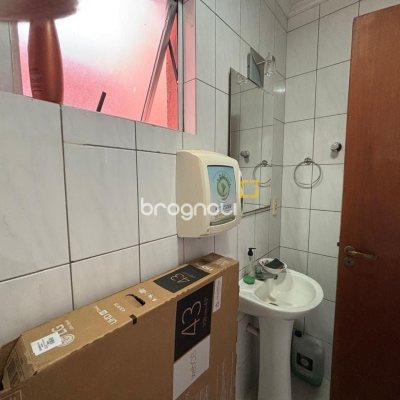 Loja com 39m², no bairro Barreiros em São José