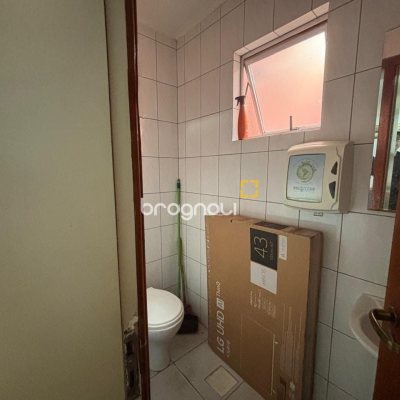 Loja com 39m², no bairro Barreiros em São José