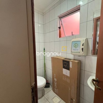 Loja com 39m², no bairro Barreiros em São José
