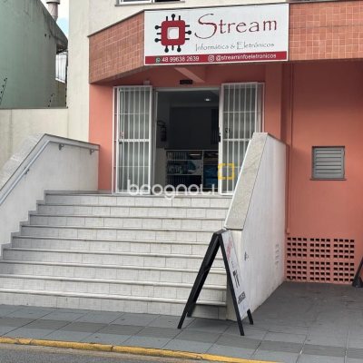 Loja com 39m², no bairro Barreiros em São José