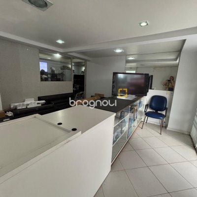 Loja com 39m², no bairro Barreiros em São José