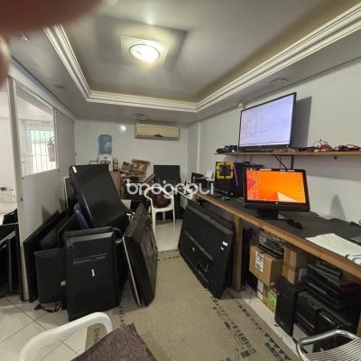 Loja com 39m², no bairro Barreiros em São José