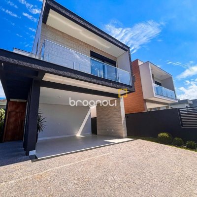 Casa com 233m², 4 quartos (sendo 3 suítes), 2 garagens, no bairro Ingleses em Florianópolis