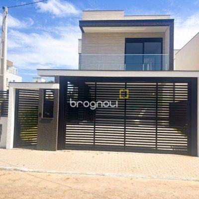 Casa com 233m², 4 quartos (sendo 3 suítes), 2 garagens, no bairro Ingleses em Florianópolis
