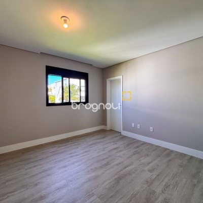 Casa com 233m², 4 quartos (sendo 3 suítes), 2 garagens, no bairro Ingleses em Florianópolis
