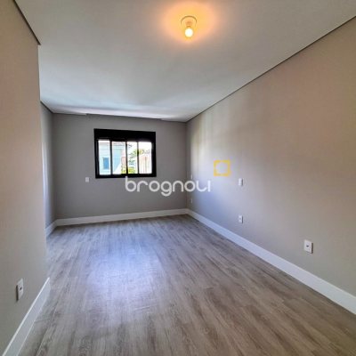Casa com 233m², 4 quartos (sendo 3 suítes), 2 garagens, no bairro Ingleses em Florianópolis