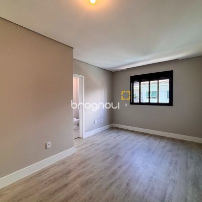 Casa com 233m², 4 quartos (sendo 3 suítes), 2 garagens, no bairro Ingleses em Florianópolis