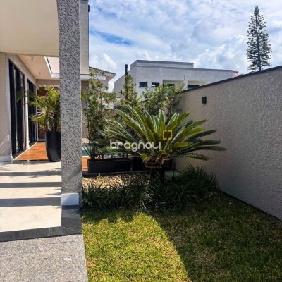 Casa com 233m², 4 quartos (sendo 3 suítes), 2 garagens, no bairro Ingleses em Florianópolis