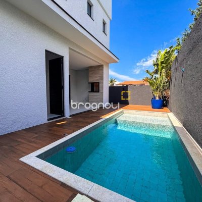 Casa com 233m², 4 quartos (sendo 3 suítes), 2 garagens, no bairro Ingleses em Florianópolis