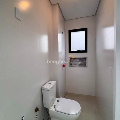 Casa com 233m², 4 quartos (sendo 3 suítes), 2 garagens, no bairro Ingleses em Florianópolis