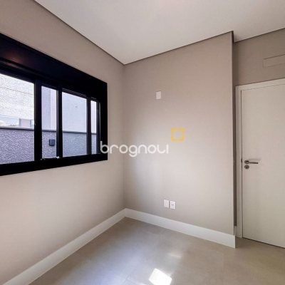 Casa com 233m², 4 quartos (sendo 3 suítes), 2 garagens, no bairro Ingleses em Florianópolis