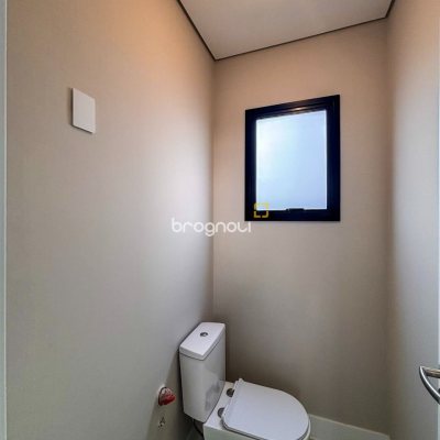 Casa com 233m², 4 quartos (sendo 3 suítes), 2 garagens, no bairro Ingleses em Florianópolis