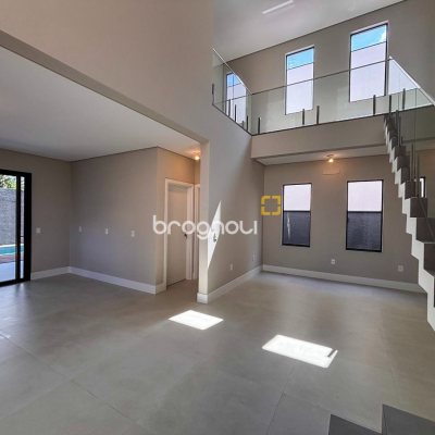 Casa com 233m², 4 quartos (sendo 3 suítes), 2 garagens, no bairro Ingleses em Florianópolis