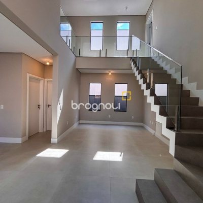 Casa com 233m², 4 quartos (sendo 3 suítes), 2 garagens, no bairro Ingleses em Florianópolis