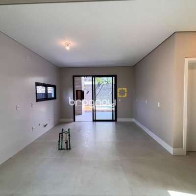 Casa com 233m², 4 quartos (sendo 3 suítes), 2 garagens, no bairro Ingleses em Florianópolis