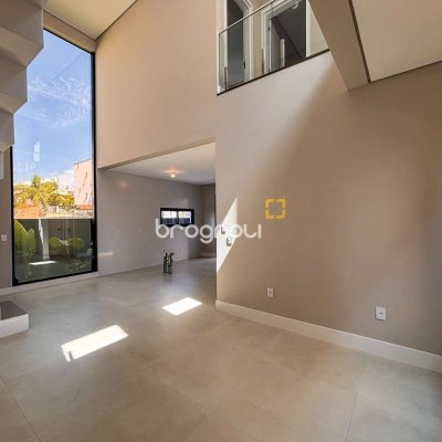 Casa com 233m², 4 quartos (sendo 3 suítes), 2 garagens, no bairro Ingleses em Florianópolis