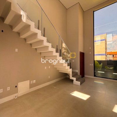 Casa com 233m², 4 quartos (sendo 3 suítes), 2 garagens, no bairro Ingleses em Florianópolis