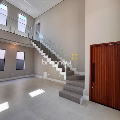 Casa com 233m², 4 quartos (sendo 3 suítes), 2 garagens, no bairro Ingleses em Florianópolis