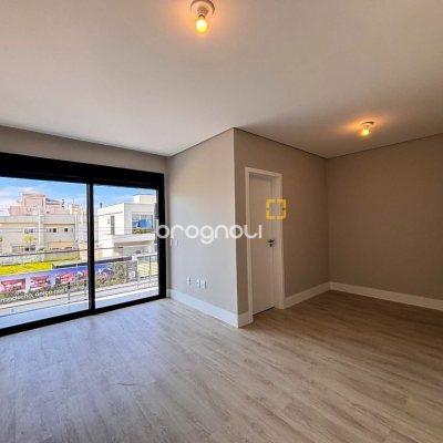 Casa com 233m², 4 quartos (sendo 3 suítes), 2 garagens, no bairro Ingleses em Florianópolis